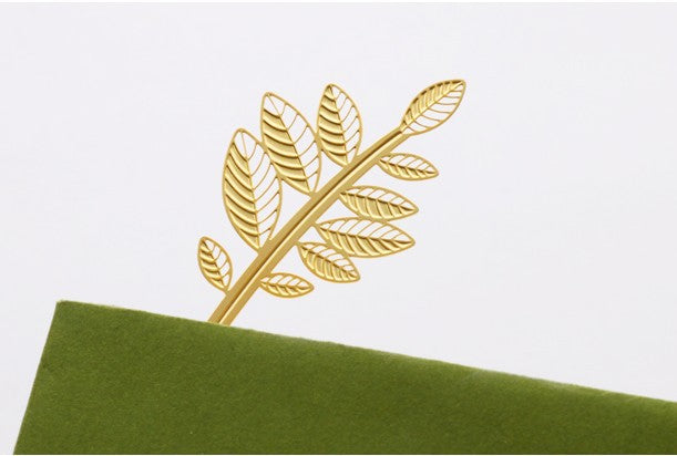 Metal bookmarks, creative and exquisite brass gold-plated hollow book holders wholesale retro cute lanyard plant style