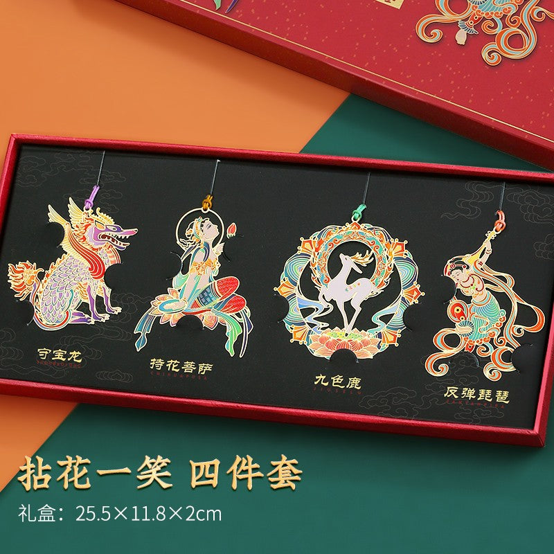 To metal bookmark gift box cultural and creative gift small products Forbidden City style Dunhuang bookmark classical style museum ancient style