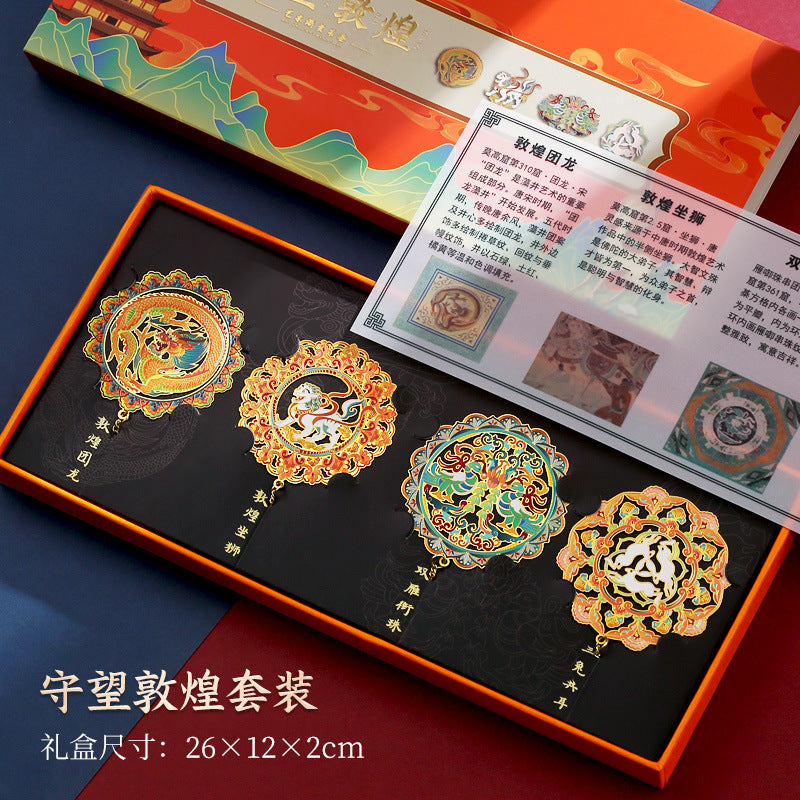 To metal bookmark gift box cultural and creative gift small products Forbidden City style Dunhuang bookmark classical style museum ancient style